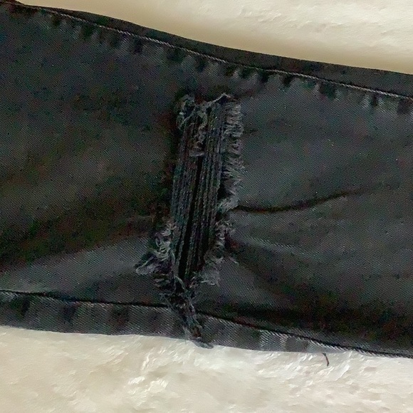 Cotton:On Stretch Mom Jeans with Ripped Knee in Washed black - Picture 2 of 10